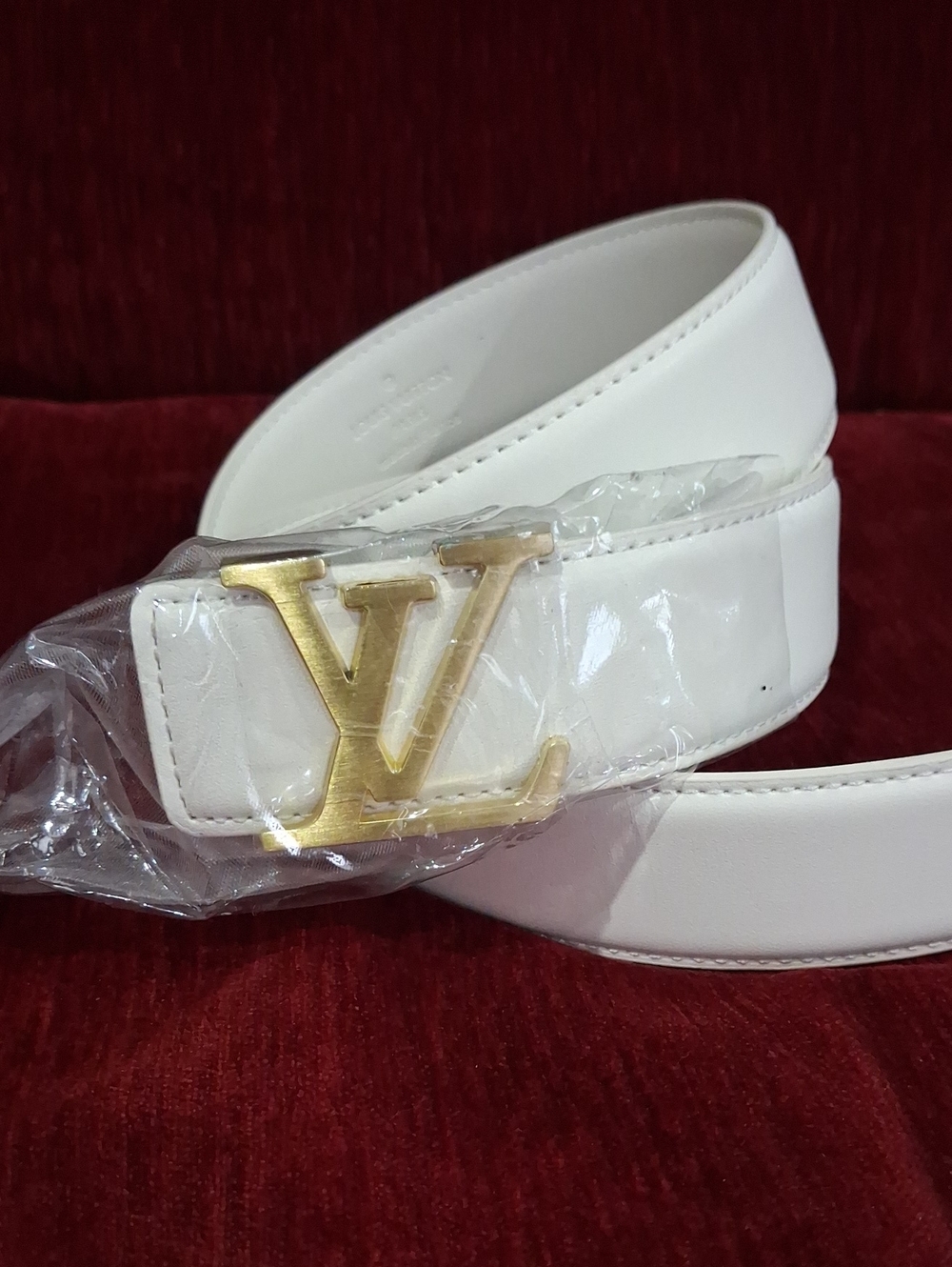 NWT Louis Vuitton White Leather Belt with Gold LV Buckle Unisex